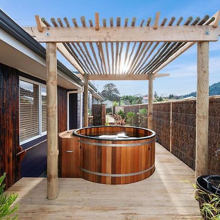 The Purple House - Ohakune Home With Spa Pool 외부 사진