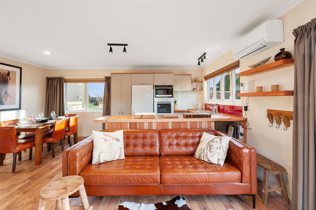 The Purple House - Ohakune Home With Spa Pool 외부 사진