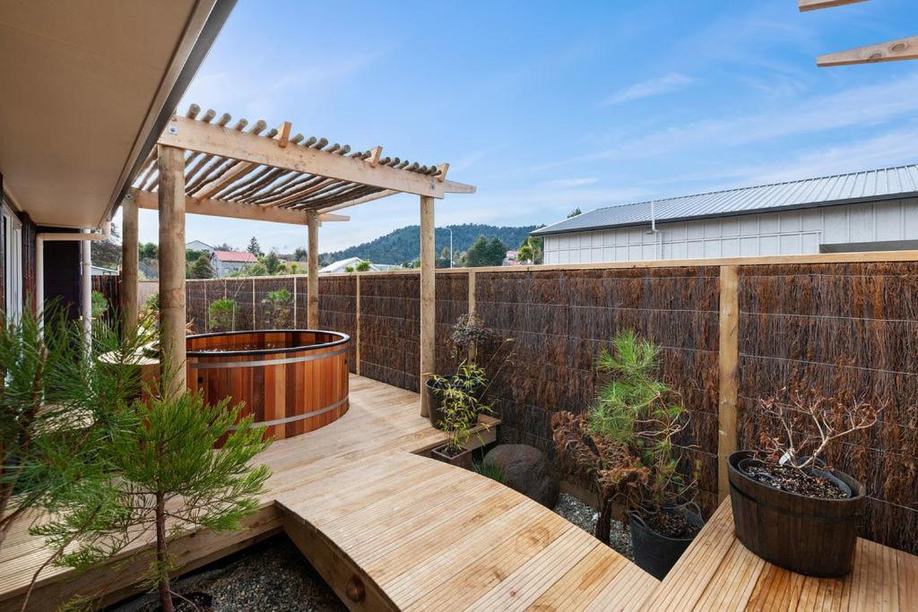 The Purple House - Ohakune Home With Spa Pool 외부 사진