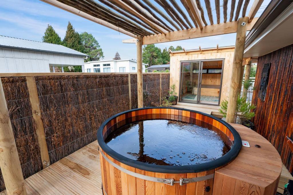 The Purple House - Ohakune Home With Spa Pool 외부 사진