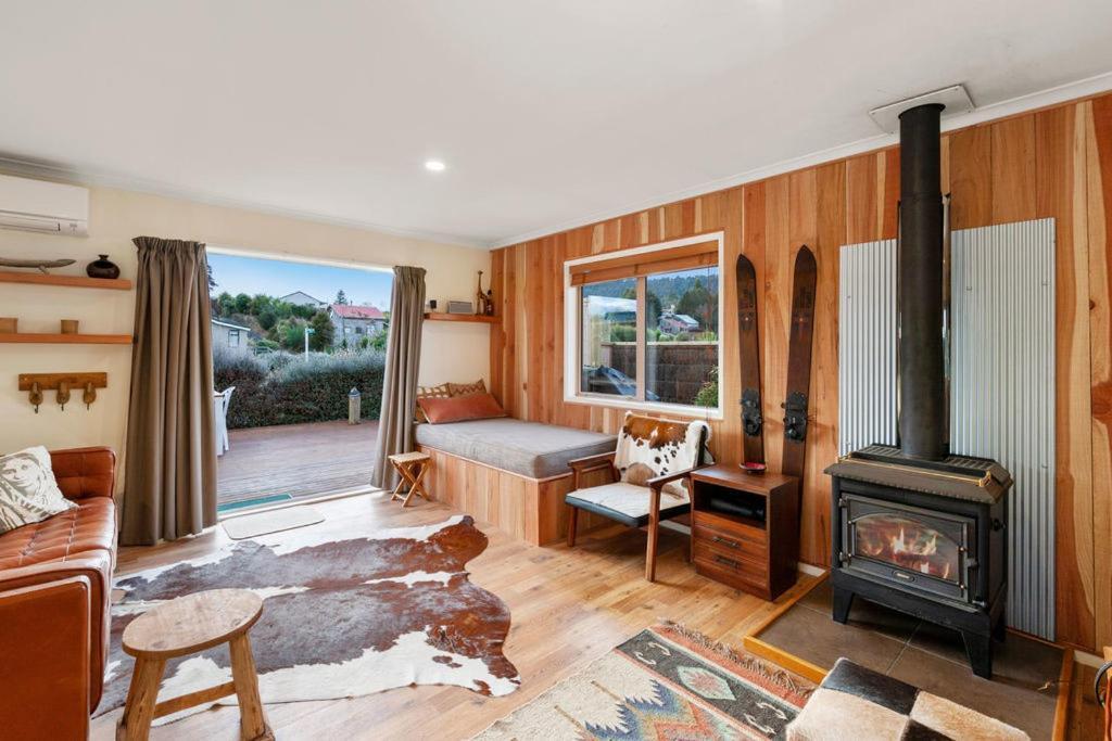 The Purple House - Ohakune Home With Spa Pool 외부 사진