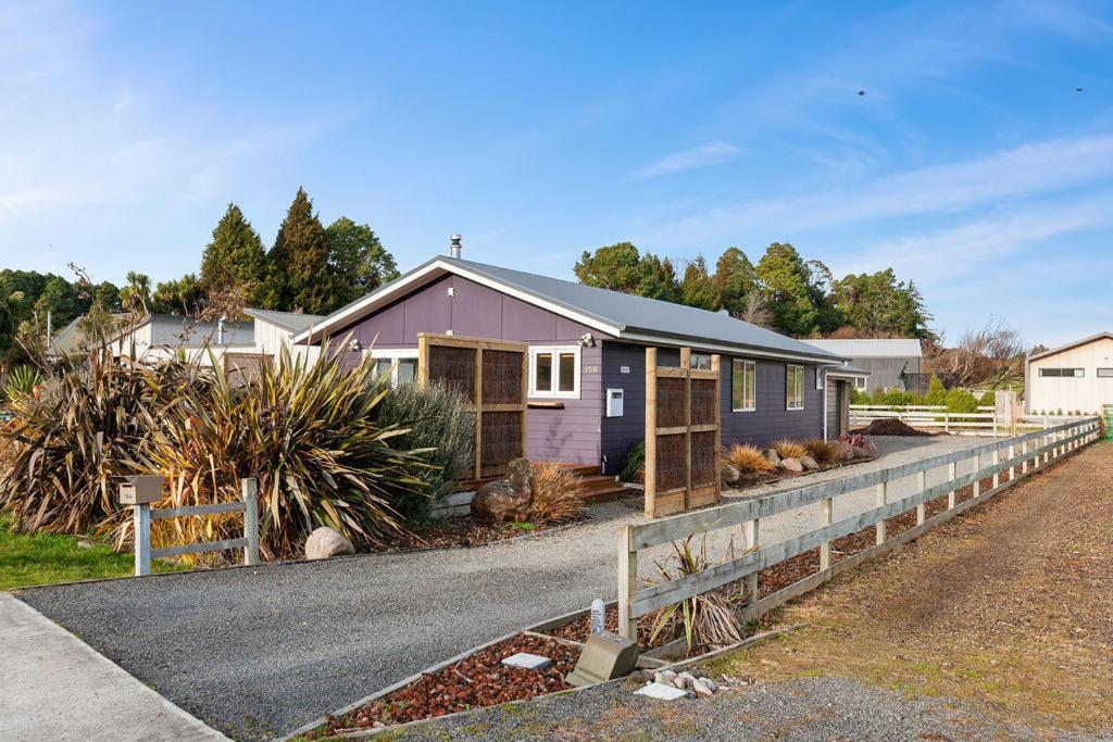 The Purple House - Ohakune Home With Spa Pool 외부 사진